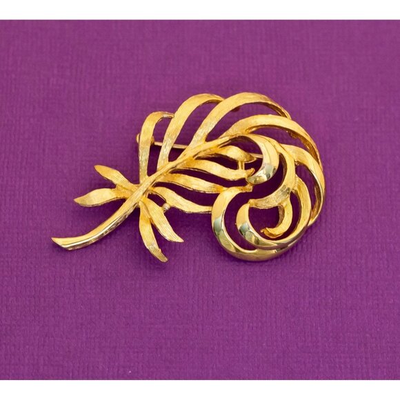 Vintage Art Nouveau Golden Feather Brooch by Napier - Q25 - Picture 1 of 2